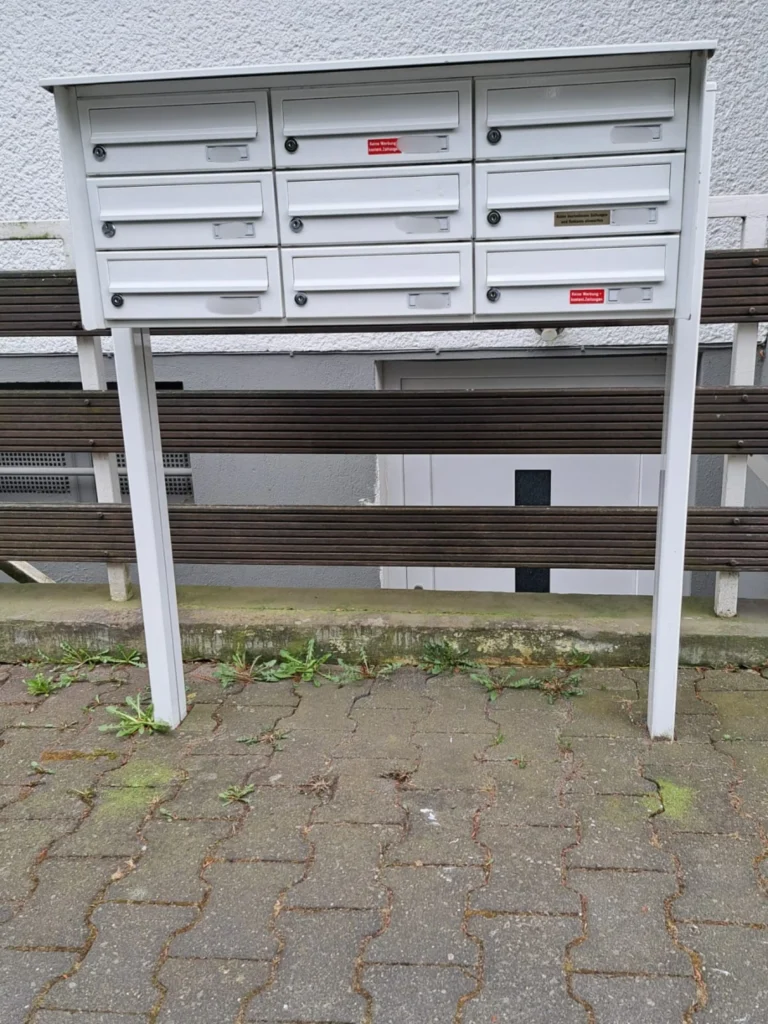 Saubere und einheitlich beschriftete Klingelanlage im Wohnungsbestand in Oberhausen