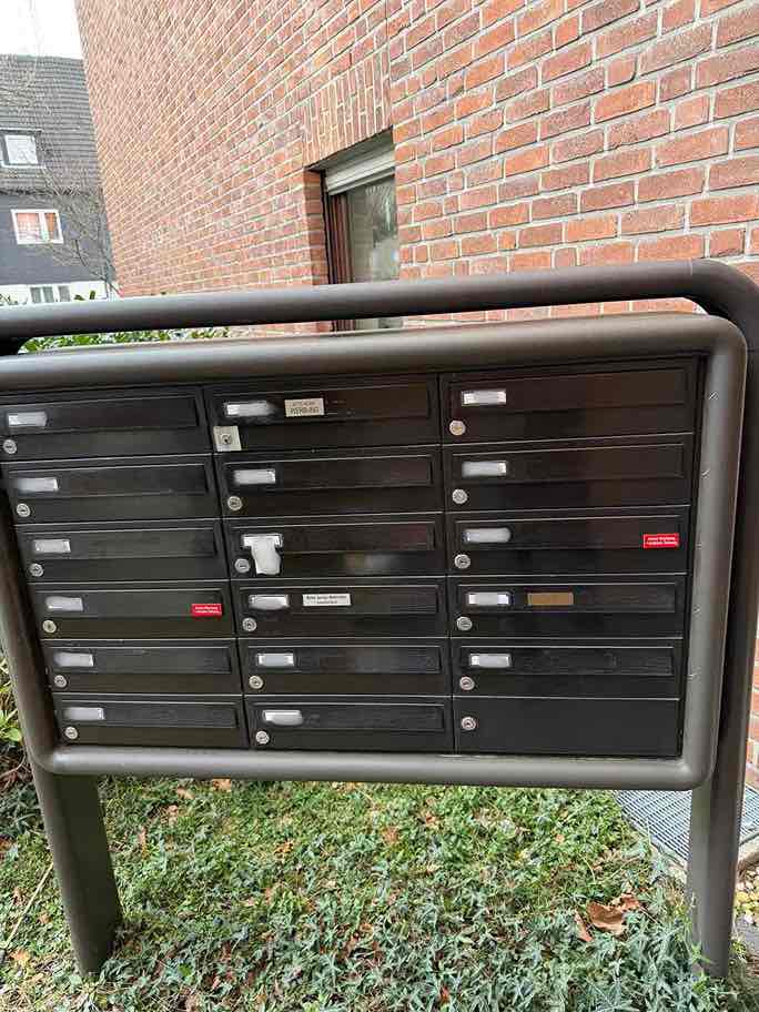Saubere und einheitlich aufbereitete Klingel- und Briefkastenanlage in Gelsenkirchen