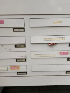 Unstrukturierte Klingel- und Briefkastenanlage im Wohnungsbestand in Oberhausen